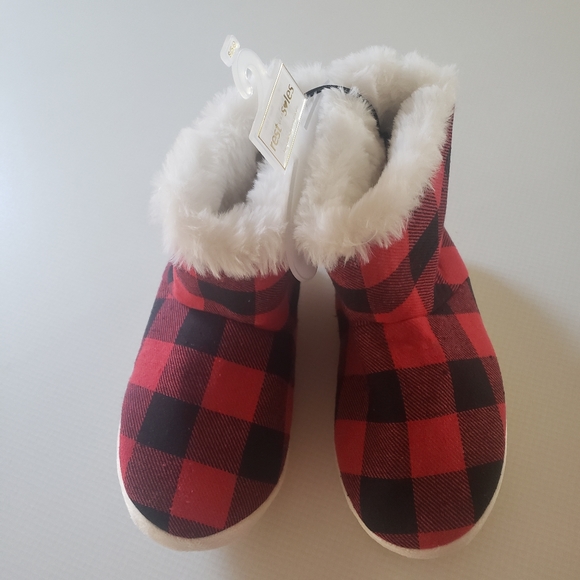 NEW: Red and Black Buffalo Plaid Fluffy Slippers - Picture 6 of 6